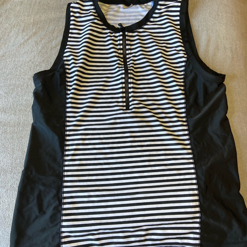 Women’s plus rash guard